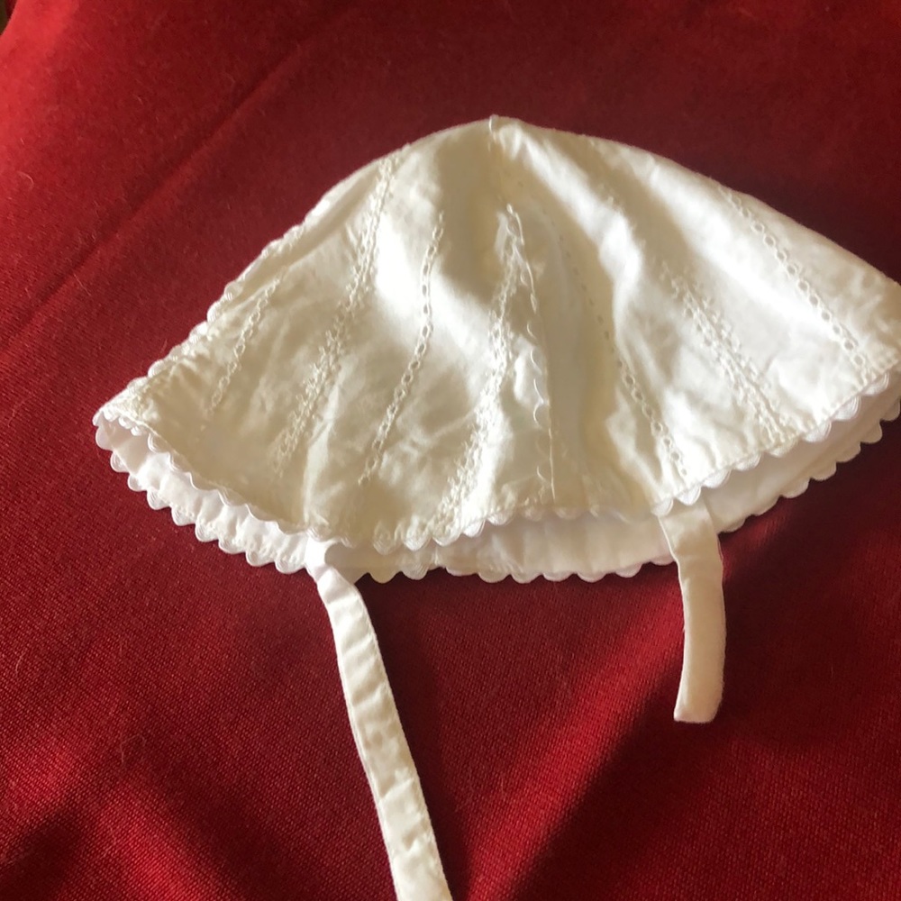 GAP Kids White Bonnet Hat